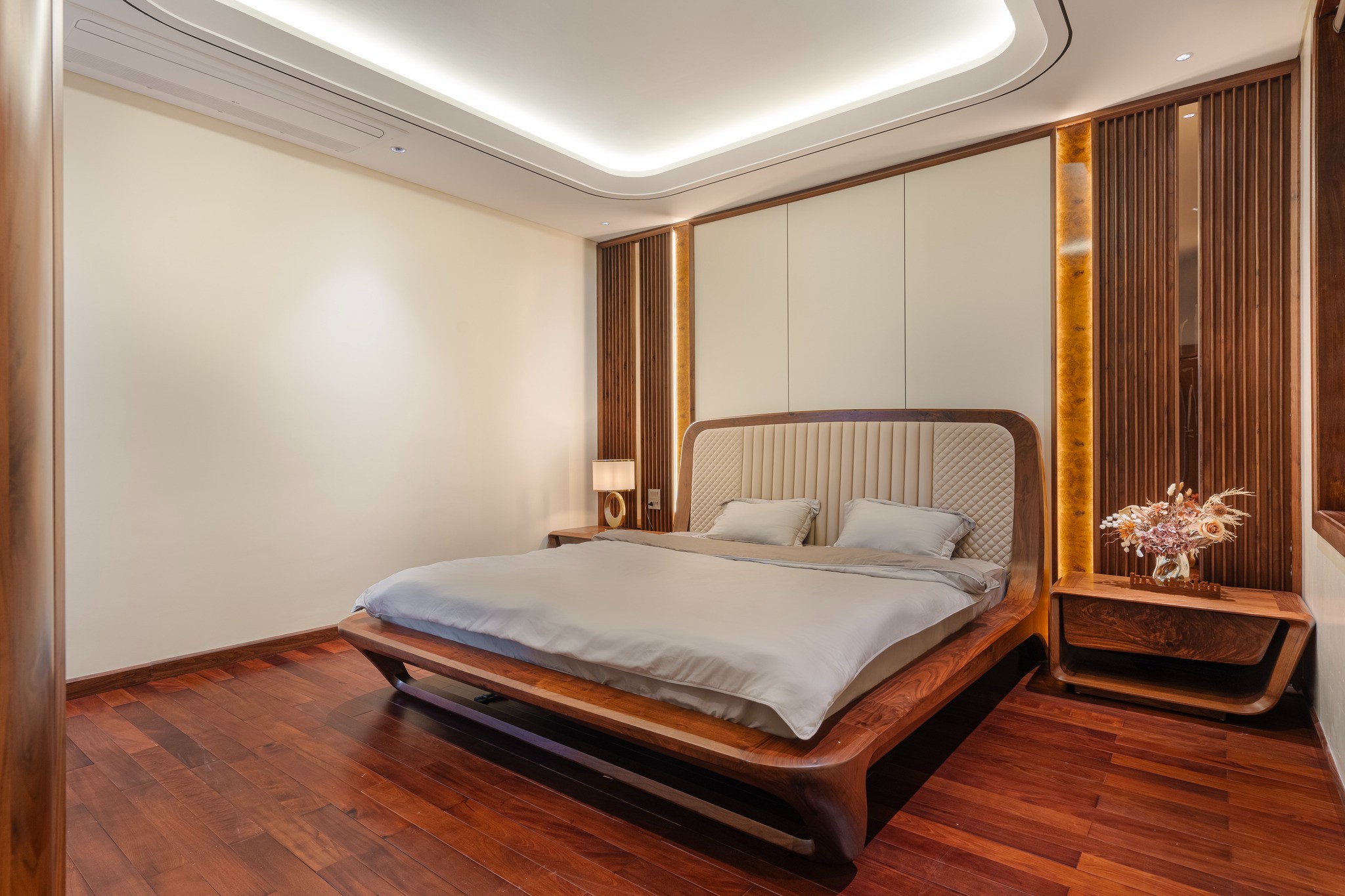 Giường ngủ gỗ óc chó đẹp hiện đại sang trọng